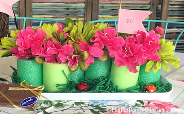 ideas tutoriales paso a paso decoración fiesta hawaiana de verano hibiscus hojas tropicales palmeras tiki 