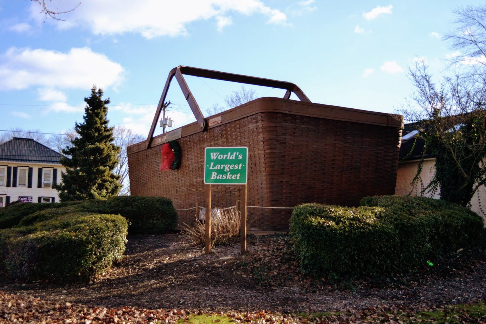 Live free or die Придорожні цікавинки Найбільший у світі кошик