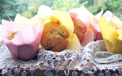 Zitronenküchlein mit Himbeeren gefüllte Zitronenküchlein