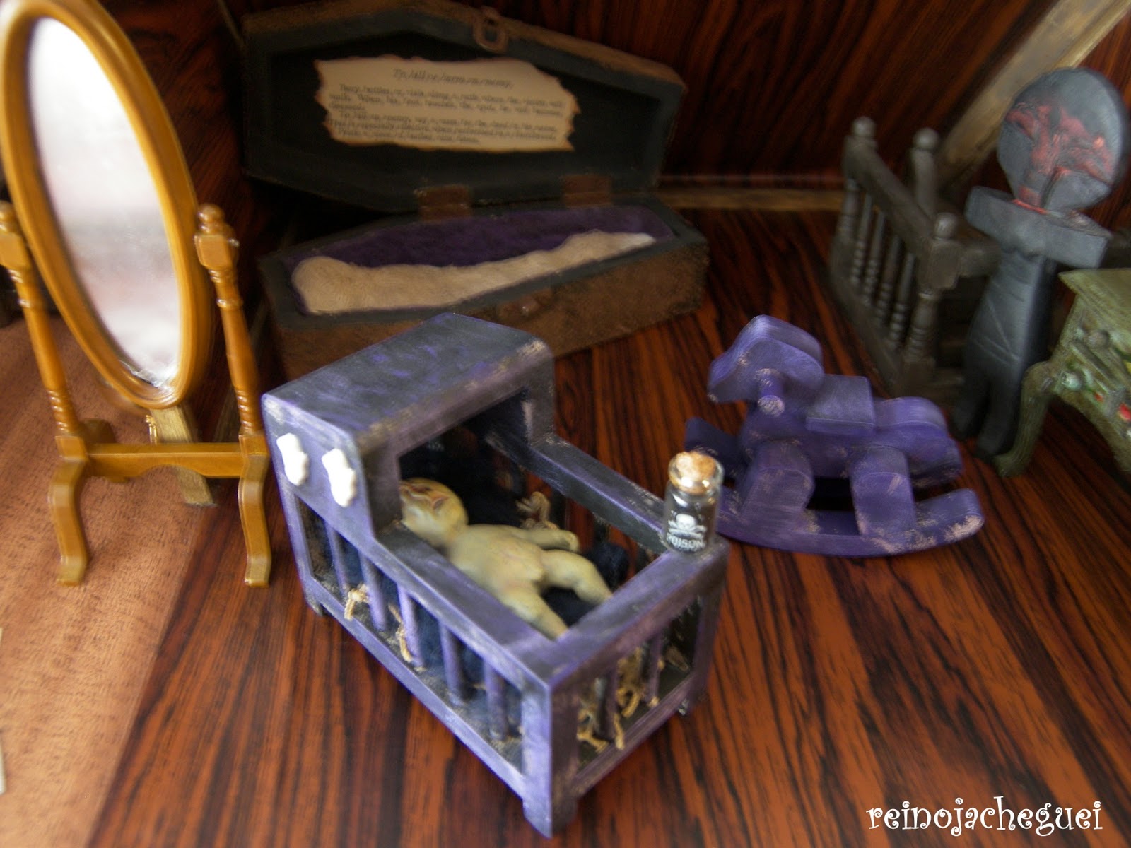 Reino Já Cheguei Casa de Bonecas Assombrada / Haunted Dollhouse