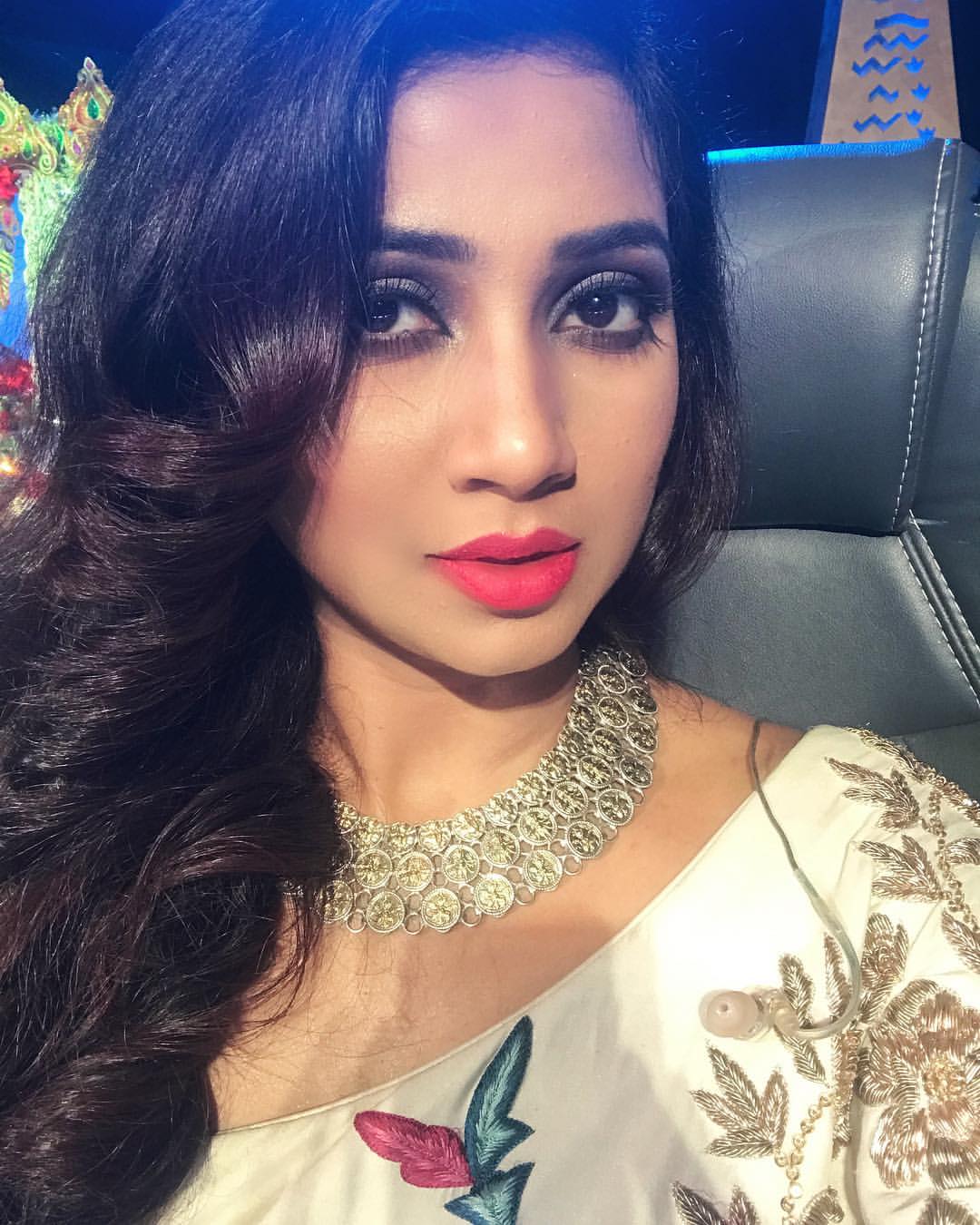 desi actress pixerdesi shreya ghoshal has cute face with pretty desi actress pixerdesi shreya ghoshal has cute face with pretty