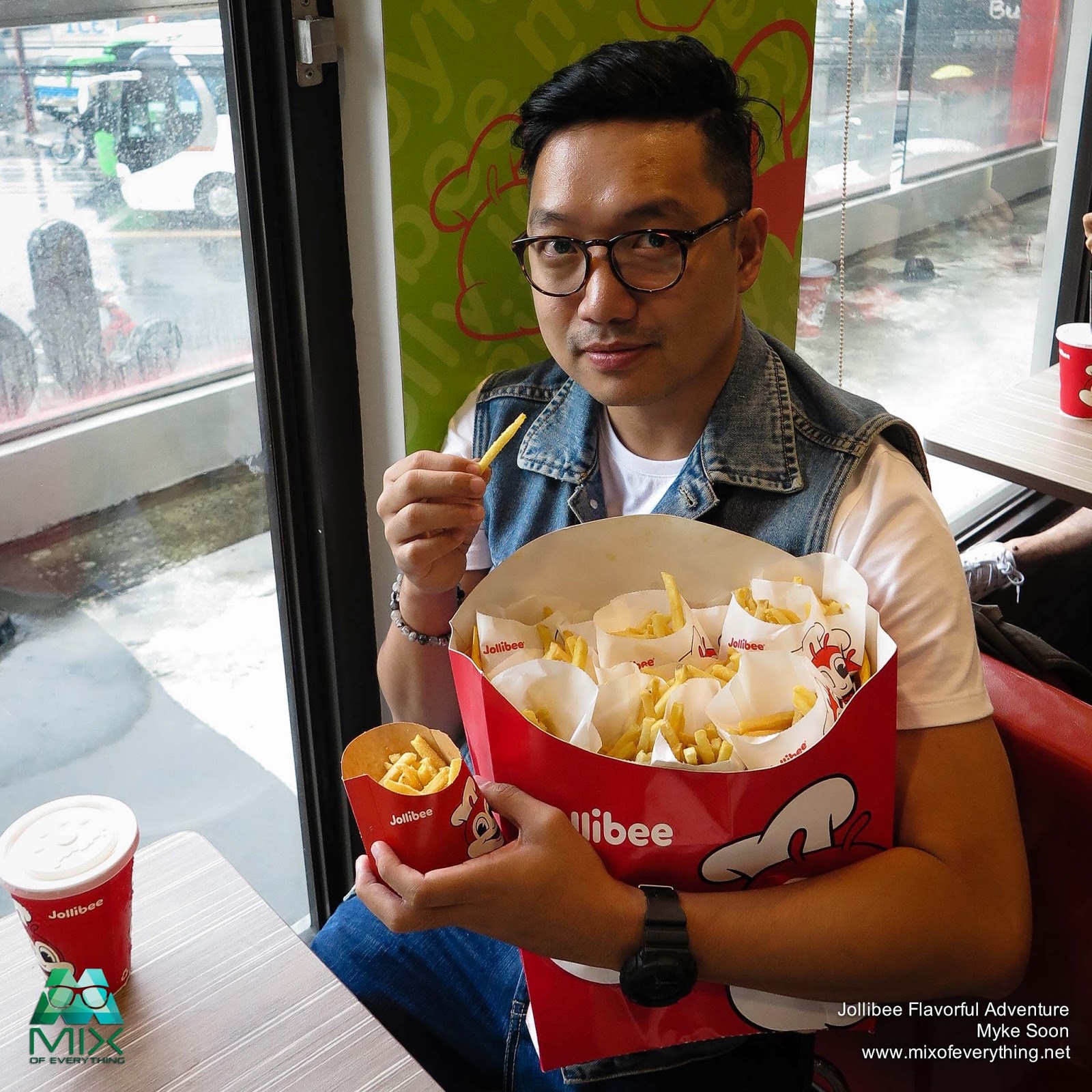 Jollibee Fries Date with their new Garlic and Cheese Jolly Crispy