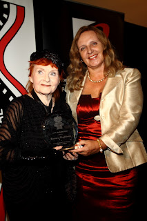 Barbara Krafftowna receives 2012 Modjeska Prize from Maja Trochimczyk