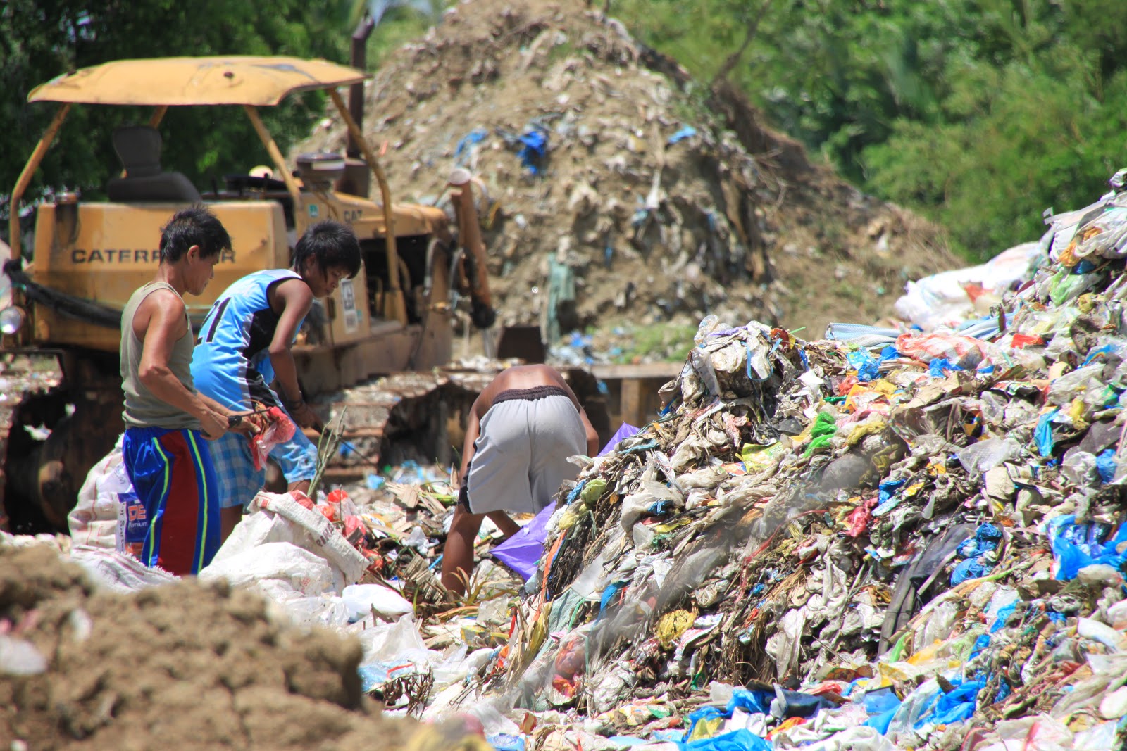 Mabuhay Online: SPECIAL REPORT(3/3): Solusyon ba sa polusyon ang butas