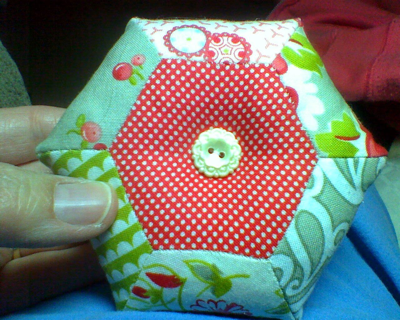 AddictedToNeedleAndThread Hexagon Pin Cushion