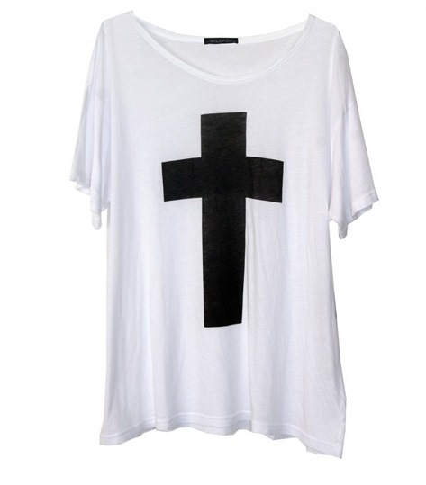 DIYlicious: DIY: Studded cross shirt