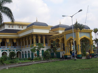 Istana-Maimun-penghuni-medan-873980_800_