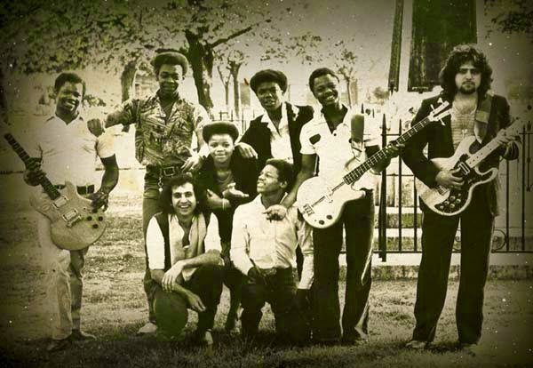 Σωτήρης Κοματσιούλης: Από την Καστοριά στην Τζαμάικα να παίζει με τον Bob Marley (αφιέρωμα – βίντεο)
