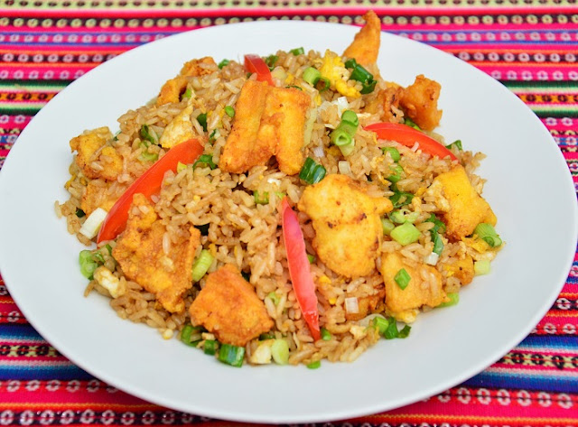 Arroz Chaufa con Chicharrón de Pota