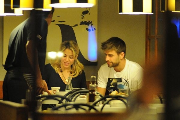 Résultat de recherche d'images pour "Shakira and Piqué restaurant"
