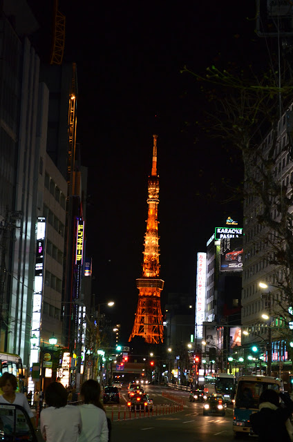 View of Tokyo tower from Roppongi street(六本木通りから東京タワーの眺め)