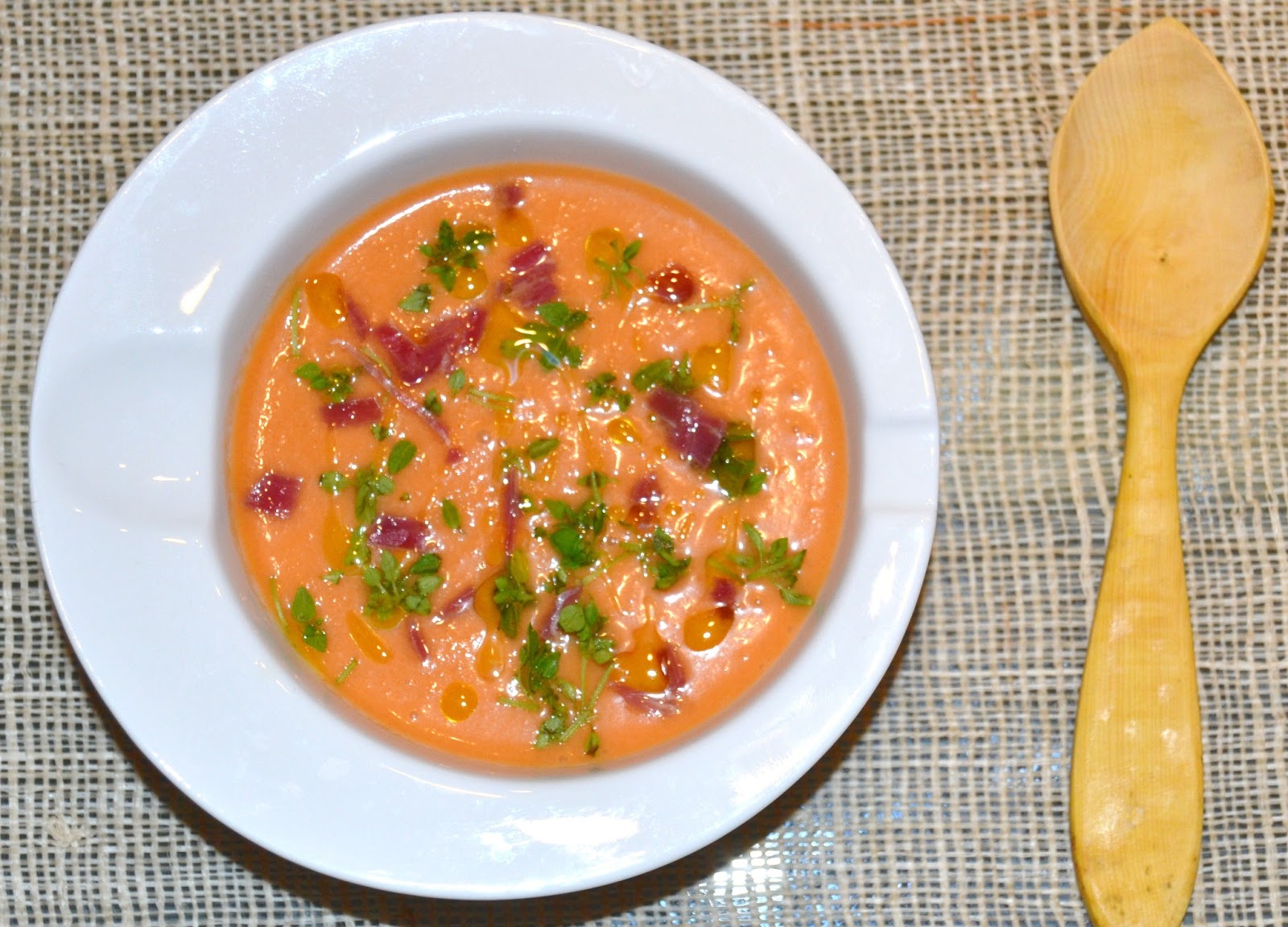 La cocina de temporada Sopa fría de tomate y pepino con queso mascarpone