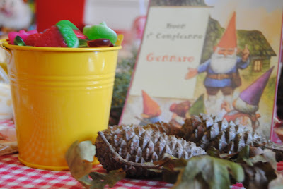 biscotti, cakepops, crostatine, torta ed allestimento festa ispirati al mondo degli gnomi e delle creature del bosco