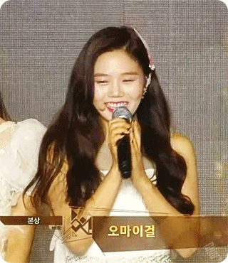 오마이걸 팬이라면 감동적일 오마이걸의 첫 연말시상식 수상 장면.gif | 인스티즈