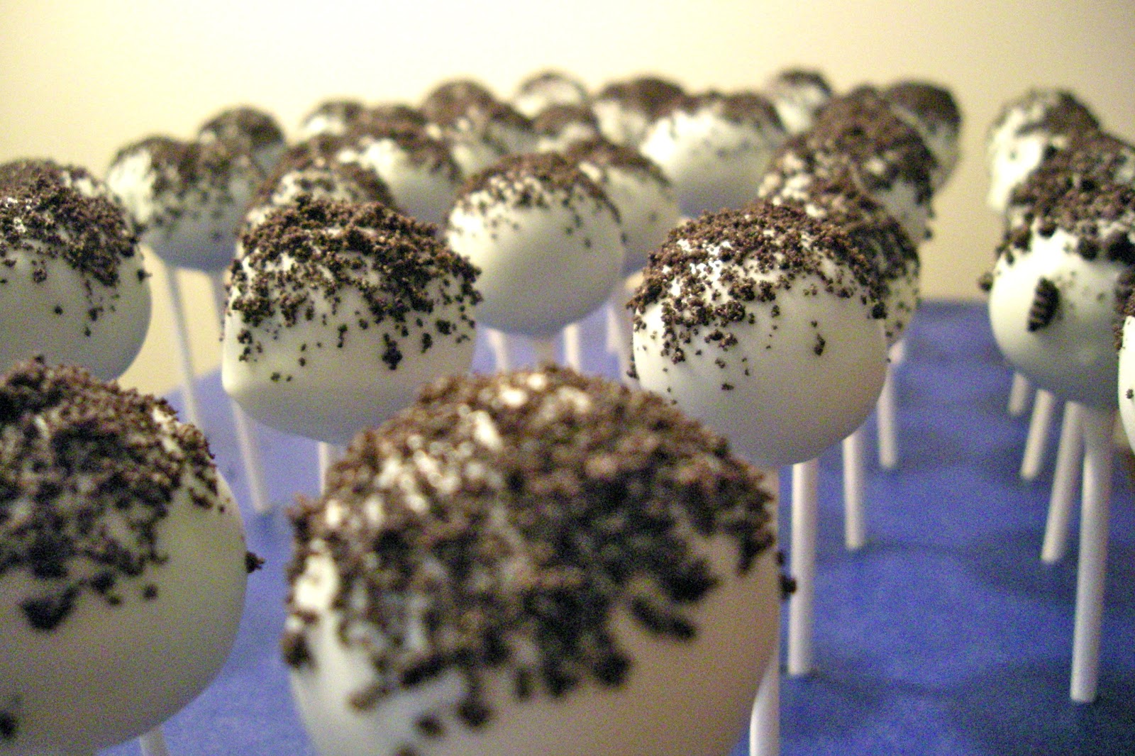 Cookies and cream cake pop