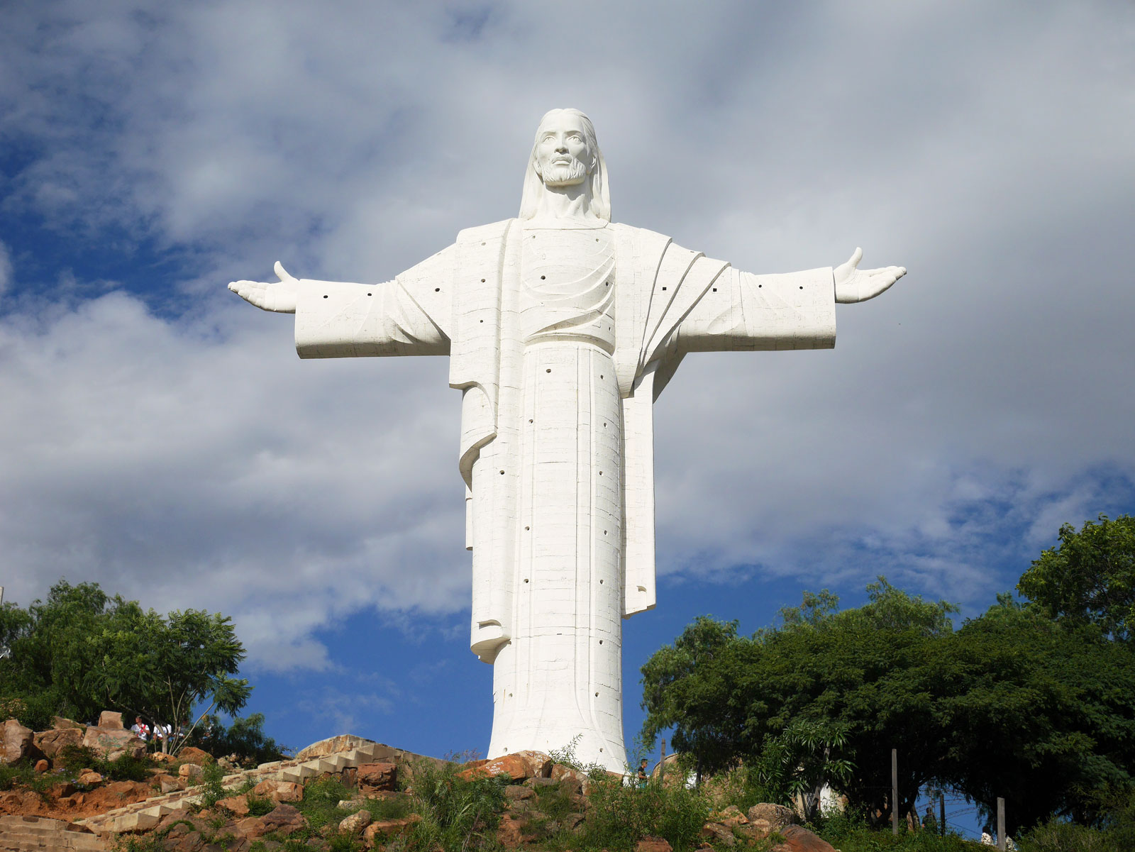 статуя христа «кристо де ла конкордия». статуя христа в боливии. кристо де ла конкордия (исп. кристо де ла конкордия боливия. кристо-де-ла-конкордия, кочабамба, боливия.