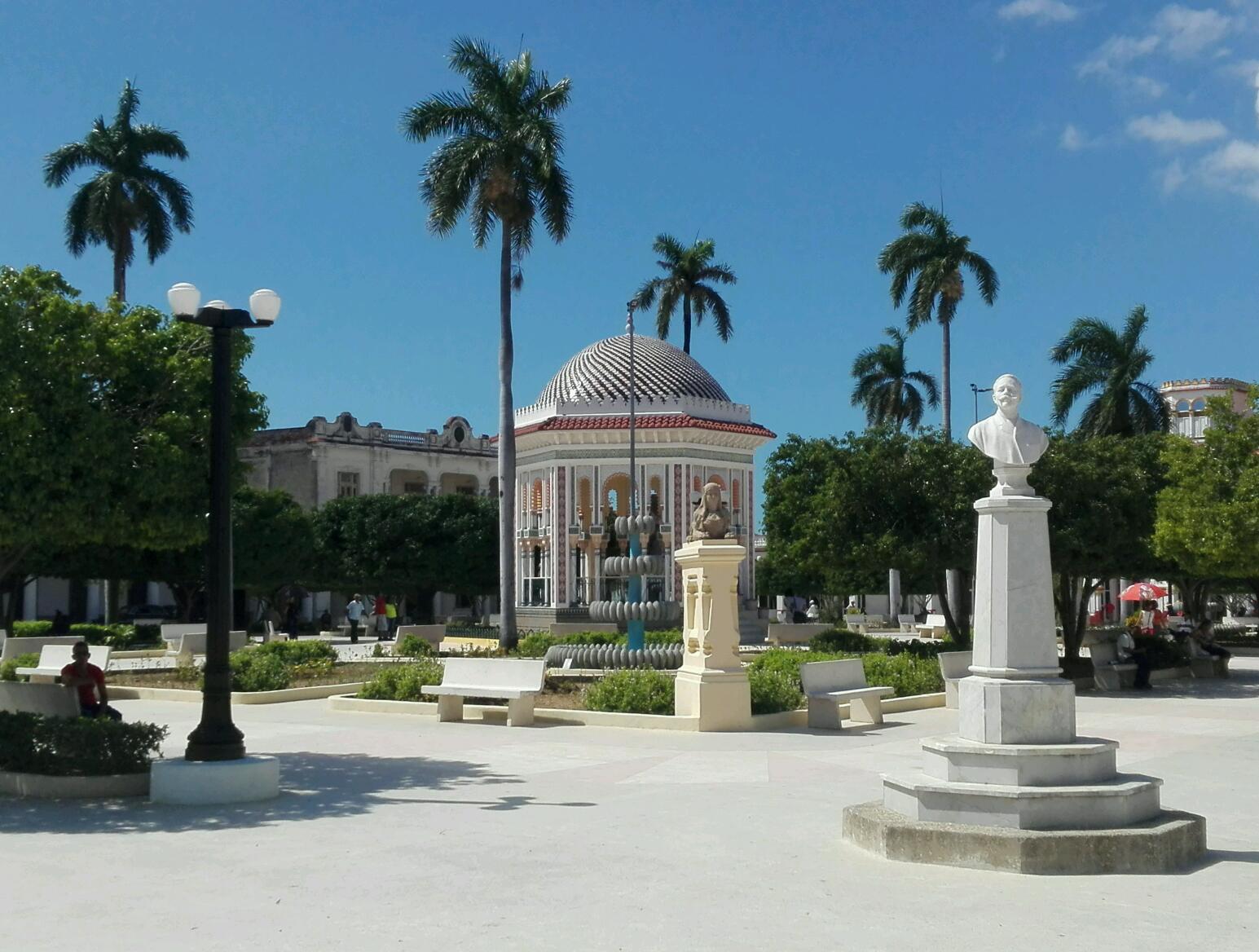 Manzanillo para el Mundo GLORIETA DE MANZANILLO NUEVO MONUMENTO NACIONAL