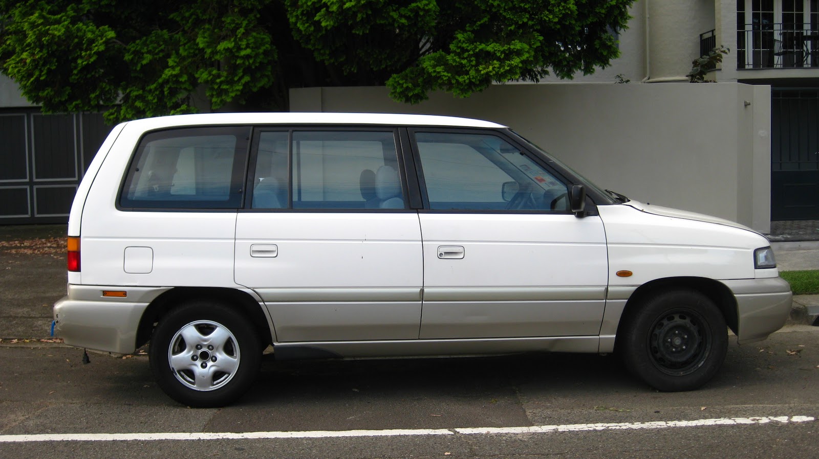 Мазда мпв 1 поколение. Мазда МПВ 1997. Мазда MPV 1997. Мазда МПВ 97г. Mazda MPV 1995 года.