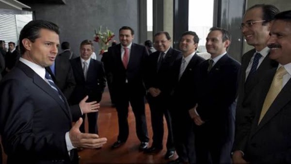 Si hablan de la corrupción de mi gobierno, le hace el favor a AMLO, sentenció EPN a empresarios. Si hablan de la corrupción de mi gobierno, le hace el favor a AMLO, sentenció EPN a empresarios.