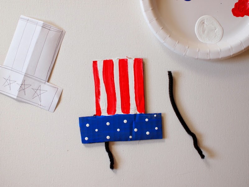 How to put together a DIY Cardboard Fourth of July Hat