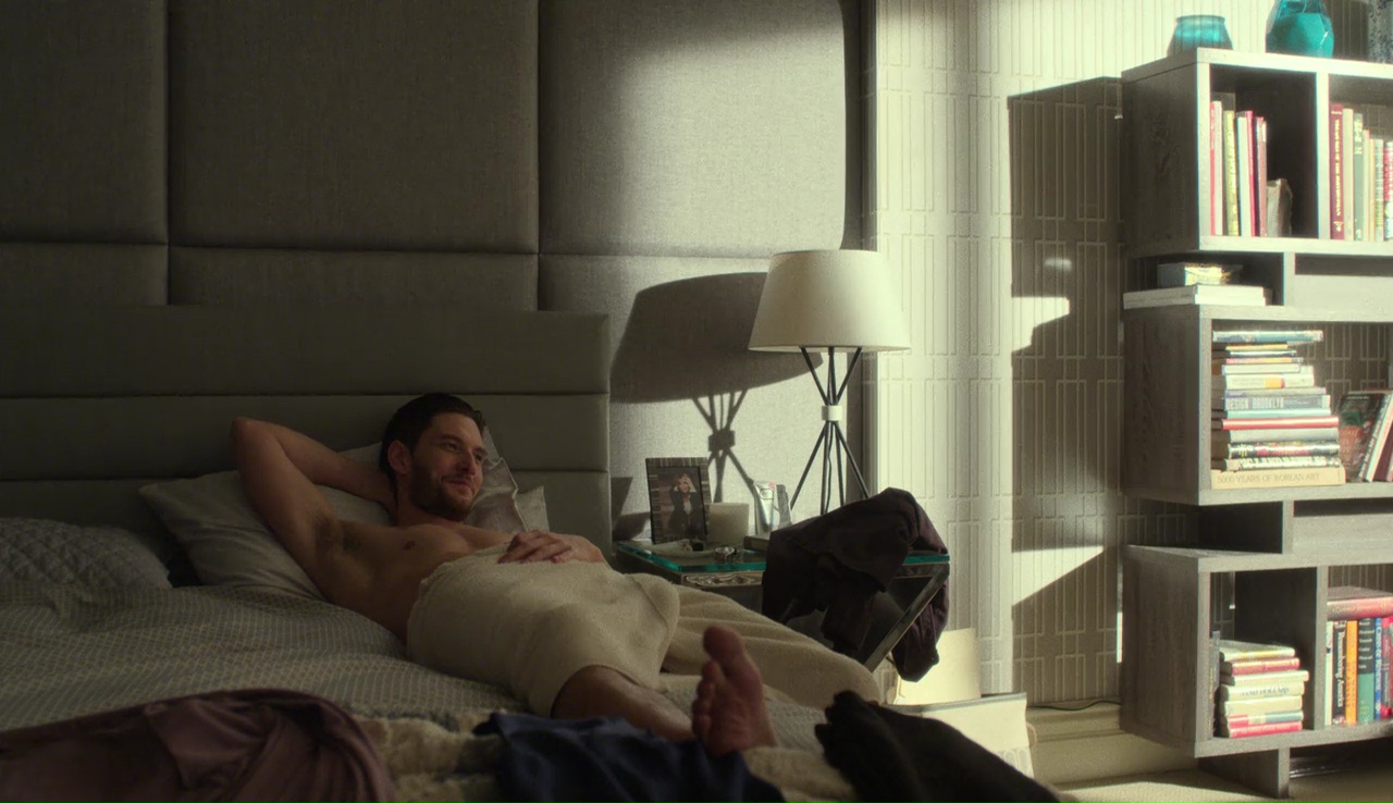 Ben Barnes shirtless in Marvels The Punisher, Season 1, Ep 8.