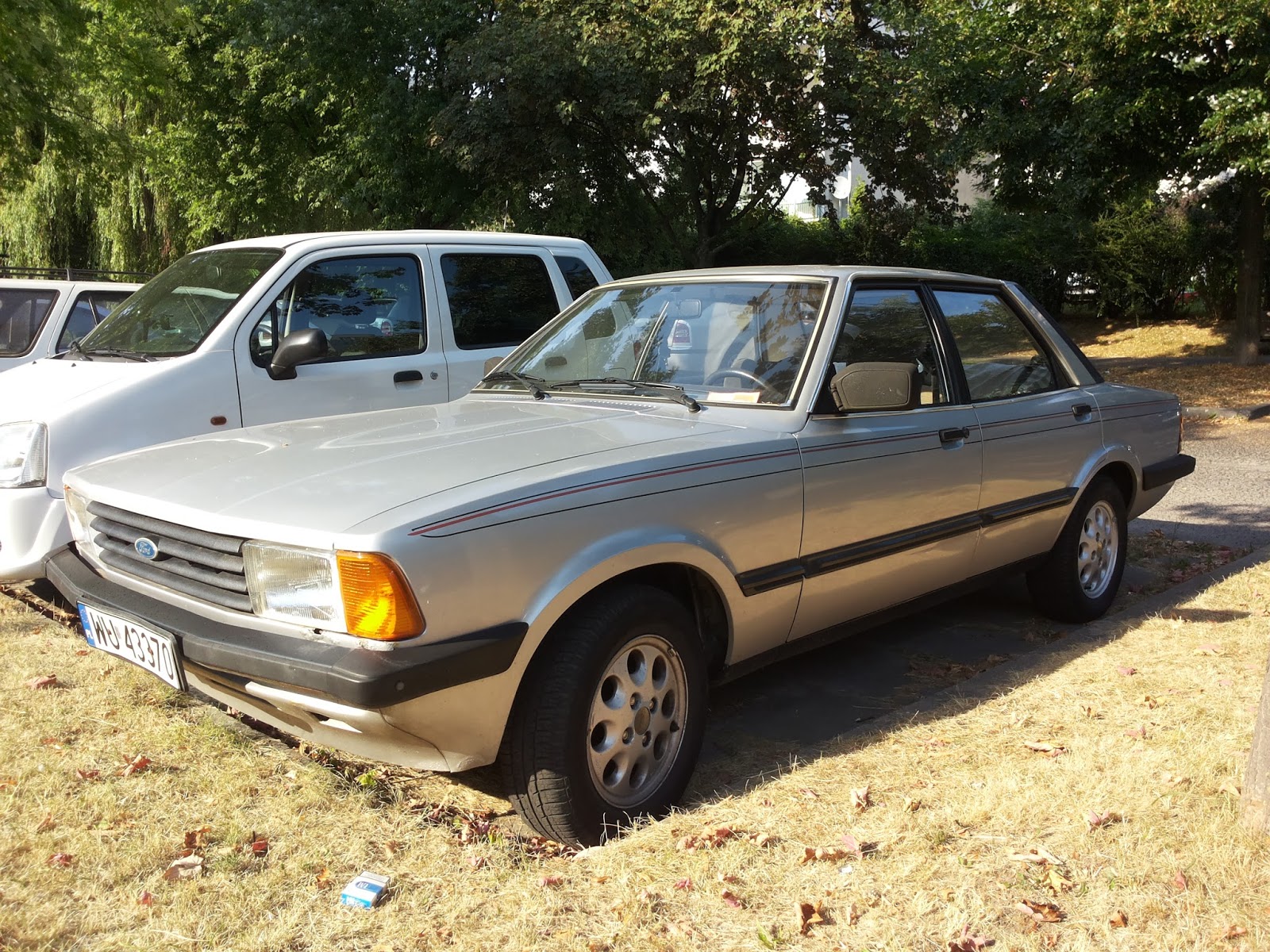 Old Parked Cars Warsaw: 1980 Ford Taunus TC3