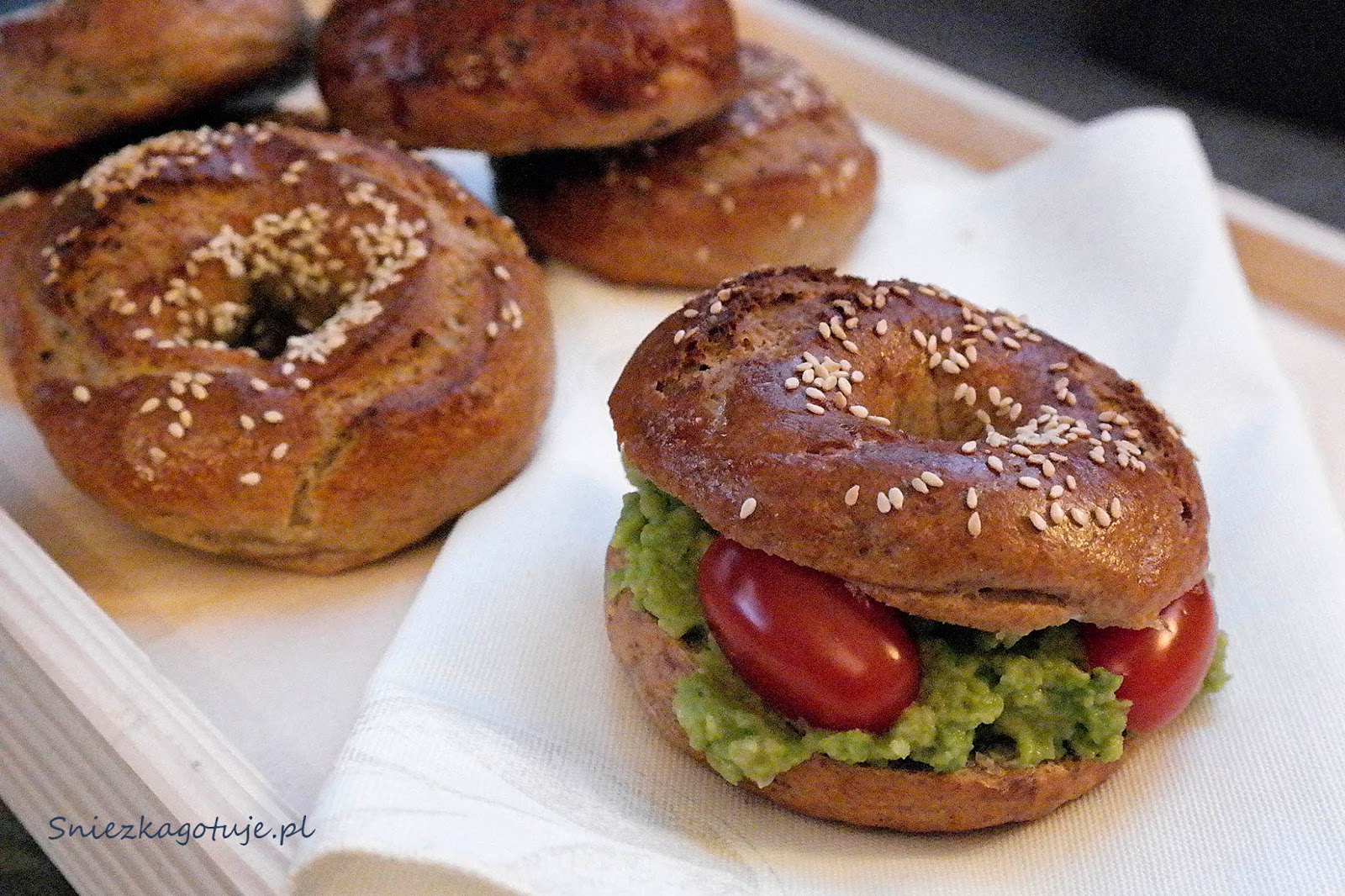 Bajgle żytnie z sezamem lub makiem