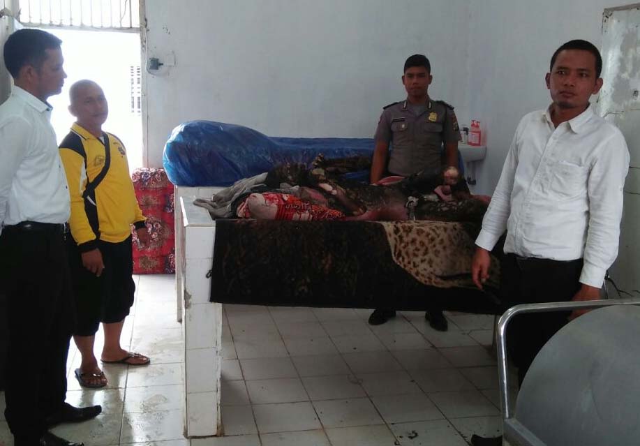 Jenazah korban saat berada di RSU. Jenazah korban saat berada di RSU.