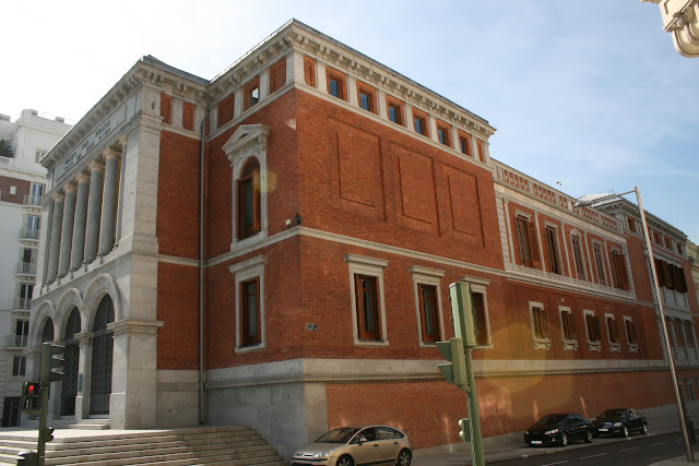 http://2.bp.blogspot.com/-rX5-hr282YM/UJ02GaTamrI/AAAAAAAALBw/DRZOoUTvUe8/s1600/MADRID.RESTOS+DEL+PALACIO+DE+FELIPE+IV+EL+BUEN+RETIRO.ANTIGUO+MUSEO+DEL+EJERCITO2.jpg