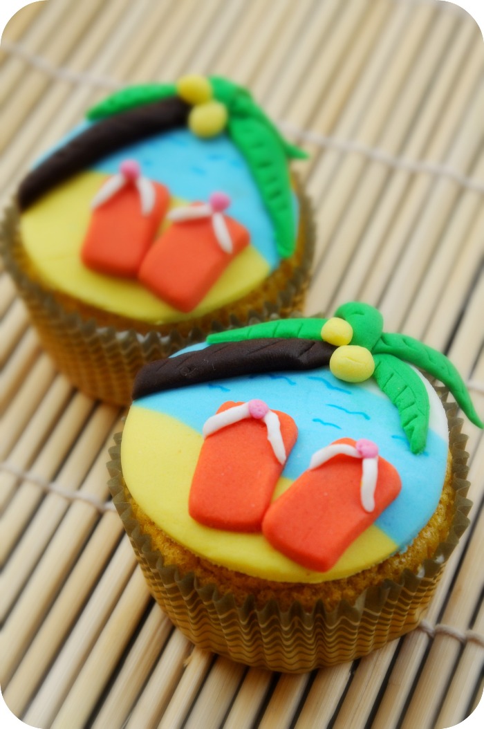 DIY Beach Summer Party Cupcakes - via BirdsParty.com