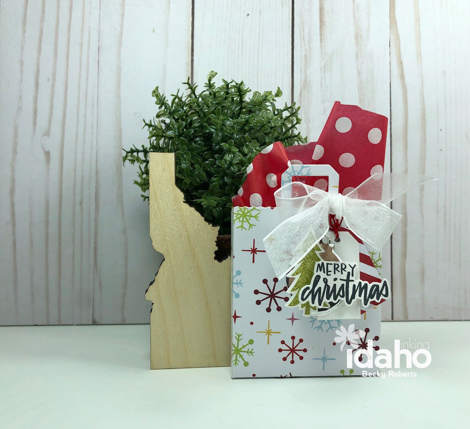 Inking Idaho: The Stamp Market Gift Bag & Tags Dies