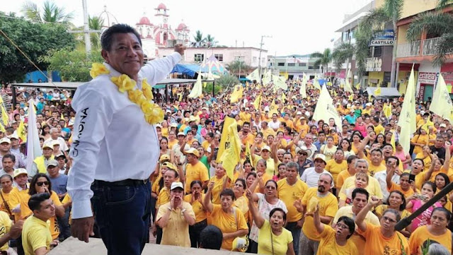 Atacan a candidato a edil de Pochutla, Oaxaca, Raymundo Carmona; hay tres heridos más