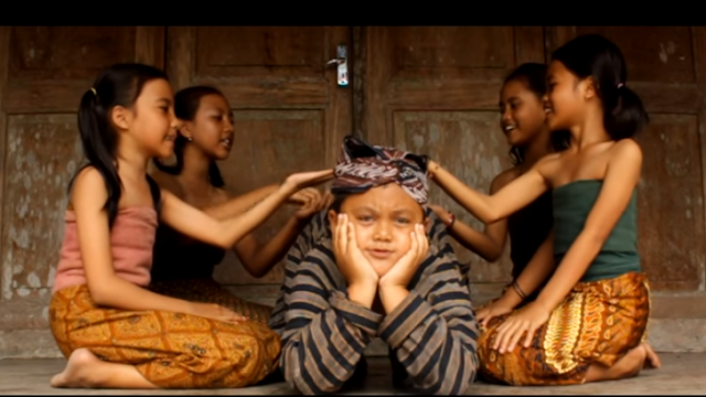 Lirik dan Makna Lagu Cublak-Cublak Suweng | Ada Sebuah Harta Sejati yang Mesti Diperjuangkan Lirik dan Makna Lagu Cublak-Cublak Suweng | Ada Sebuah Harta Sejati yang Mesti Diperjuangkan
