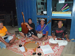 String band with Kava to drink