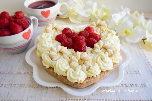 Articole culinare : Tortulet cu mere, crema de vanilie si blat de biscuiti fara gluten