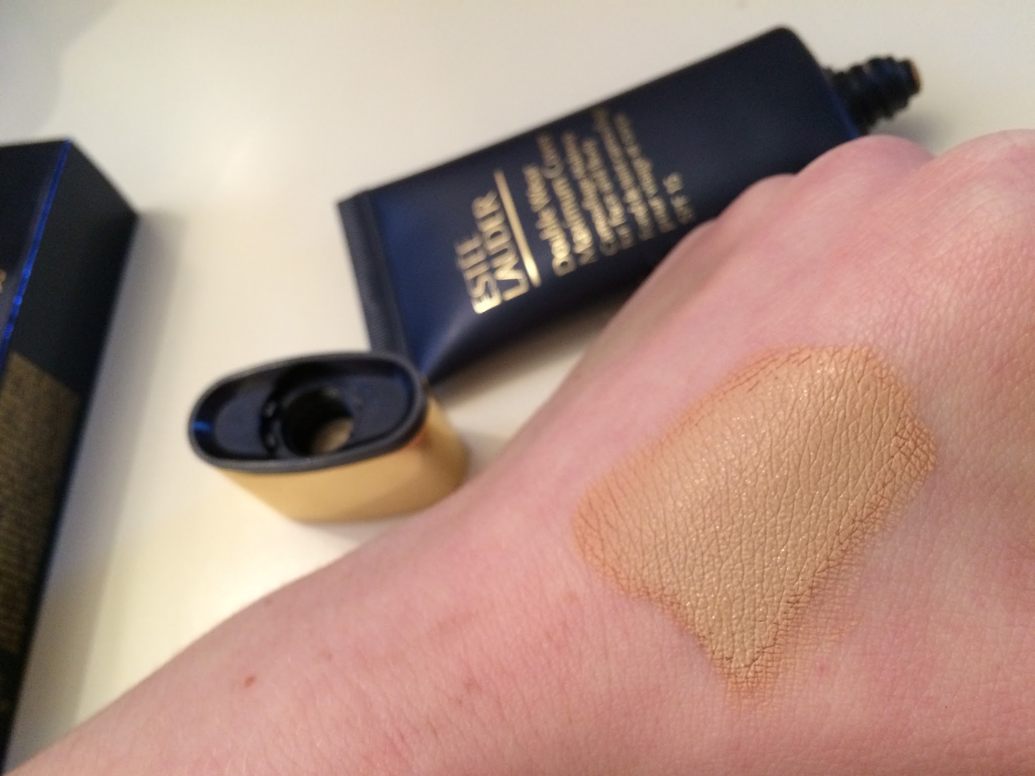 Estee Lauder Double Wear Maximum Cover Douglas REVIEW || ESTEÉ LAUDER DOUBLE WEAR MAXIMUM COVER FOUNDATION IN CREAMY