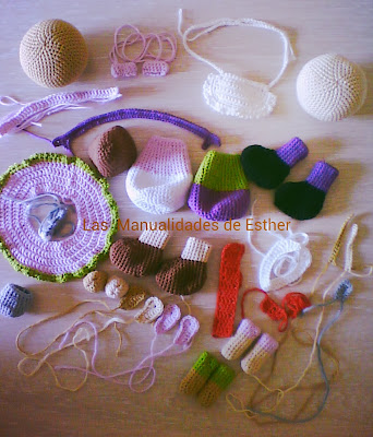 partes de un amigurumi tejidas a crochet a falta de unir