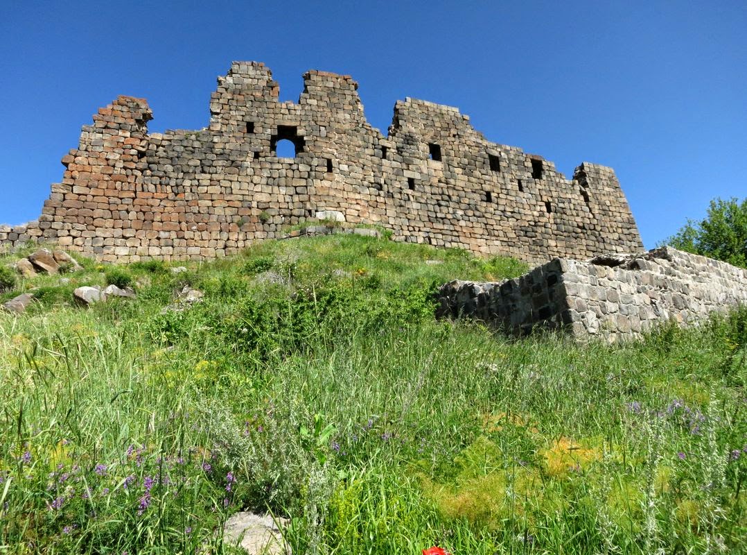 Крепость Амберд и церковь