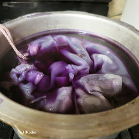Dye bath with red cabbage.