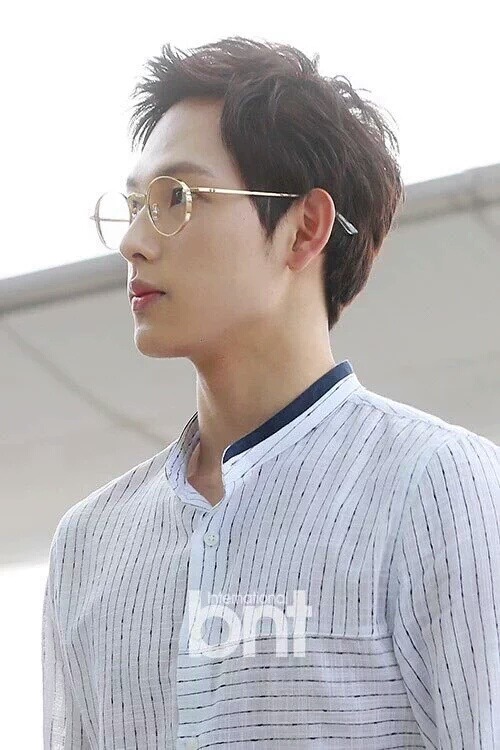 오늘자 임시완 인천공항 출국 사진 | 인스티즈