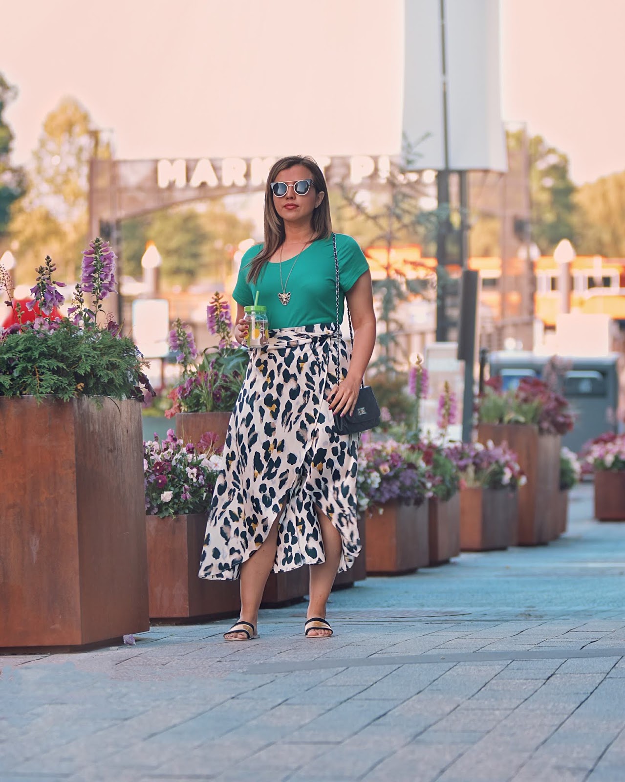 Falda Larga Animal Print Con Tenis Outfit Falda Floreada Larga Con