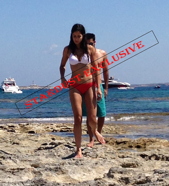 Ranbir Kapoor & Katrina Kaif Spotted In Bikini On Spain Beach 