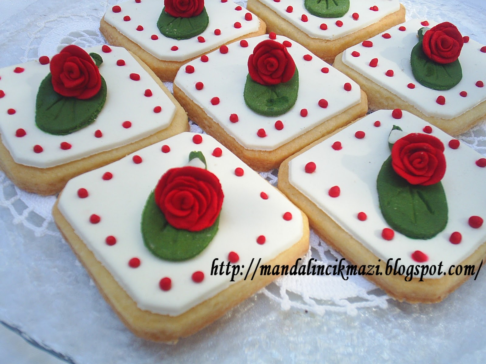 * mandalinçıkmazı * ŞEKER HAMURUNDAN GÜLLÜ KURABİYE
