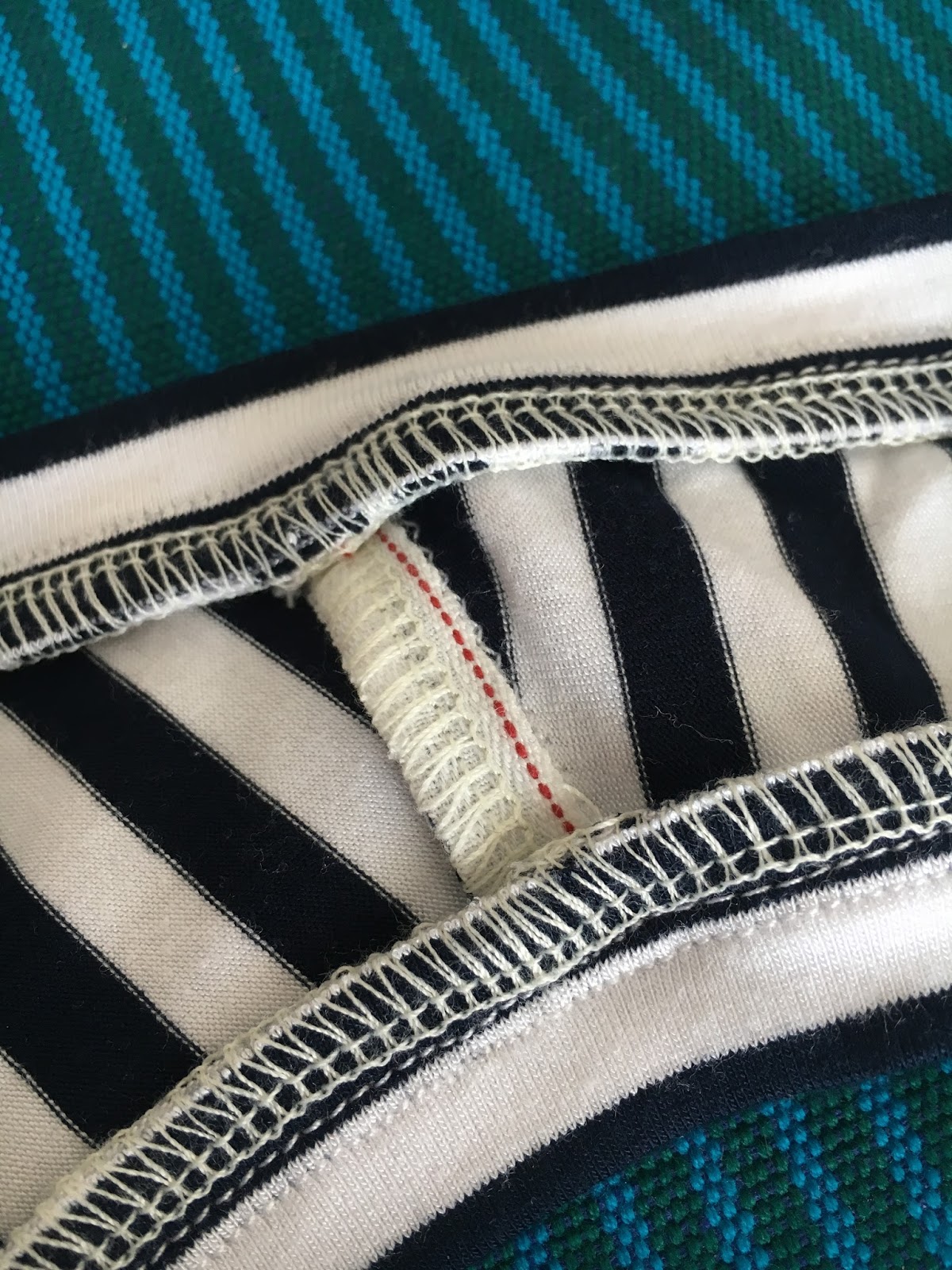 Cookin' & Craftin' Tutorial Stabilize Knit Shoulder Seams with Selvage