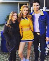 Mary Viola, Robbie Amell and Bella Thorne in The Babysitter 2017 (2)