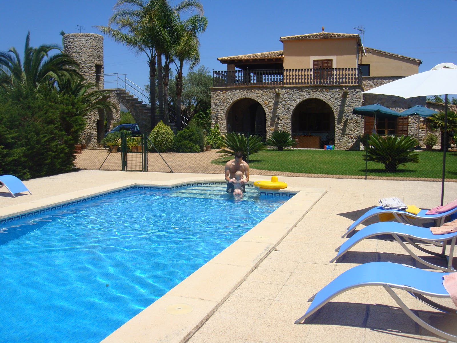 Ampowerflower: Casita vacacional. Holiday house