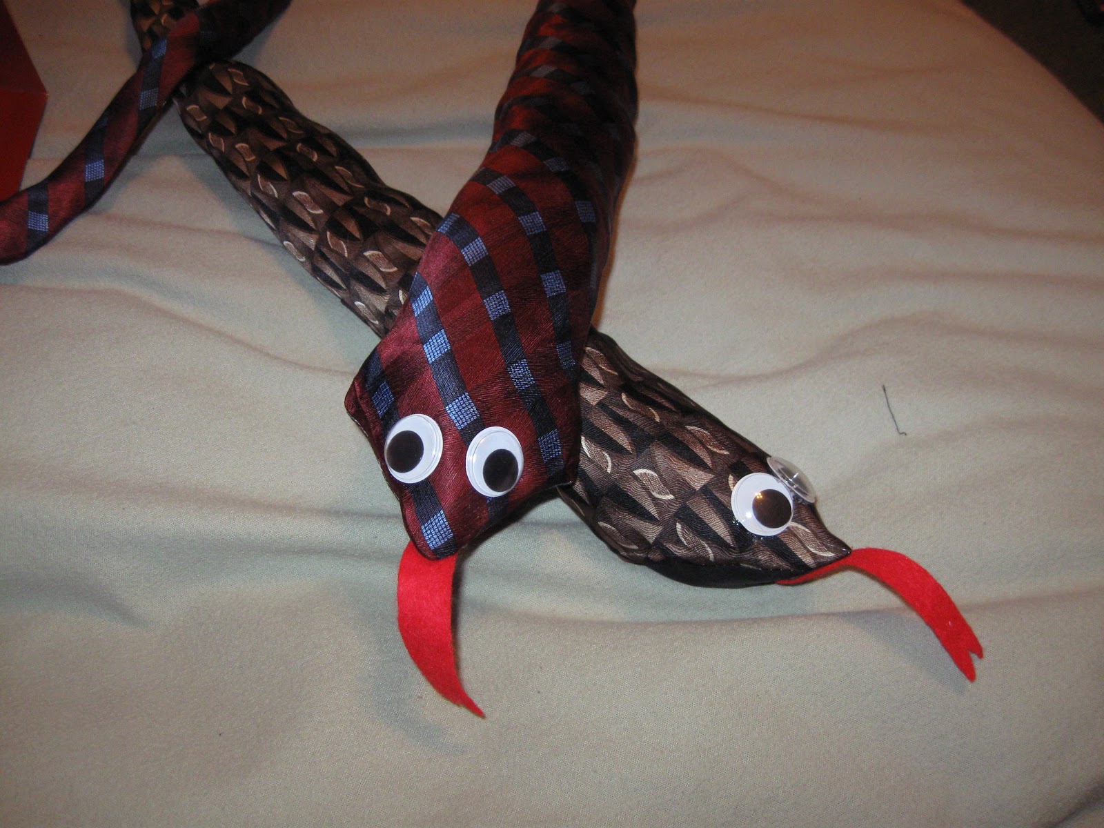 To The Rock Homeschool: NO SEW~Tie Snakes
