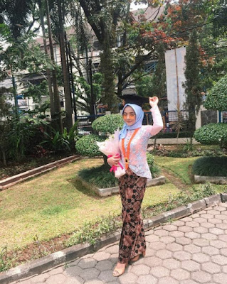 gambar model kebaya wisuda modern terbaru gambar model kebaya wisuda modern terbaru