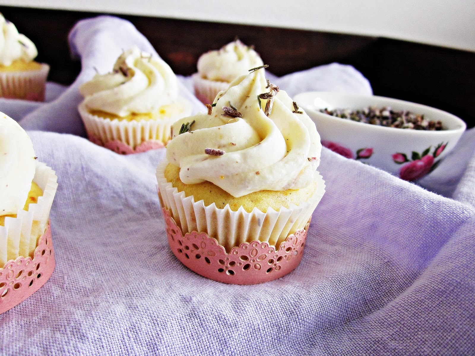 Lavendel-Mini-Cupcakes Seitenansicht