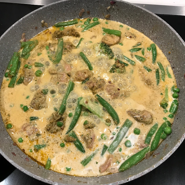 Feastively, chicken korma